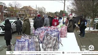 1,000 turkeys to beg given away in Detroit