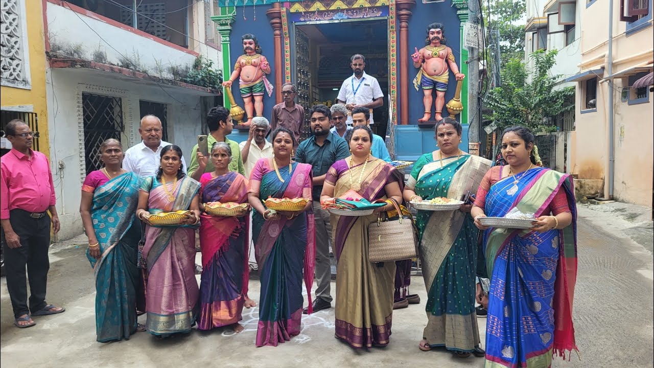 எளிமையான விதத்தில் பூ வைக்கிற நிகழ்ச்சி