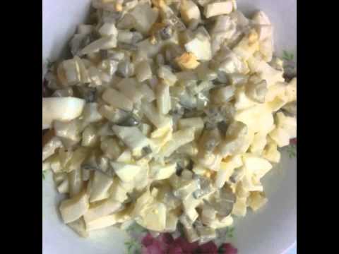 Видео рецепт Салат из кальмаров с соленым огурцом