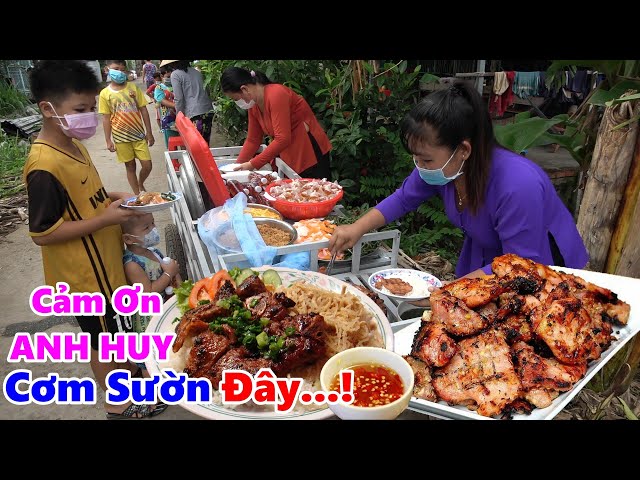 Mấy Bé Và Bà Con Ở Xóm Nhộn Nhịp Đem Dĩa, Khi Nghe Tuyền Và Thím Ba Đẩy Xe" CƠM SƯỜN" Ra Đường/ T618