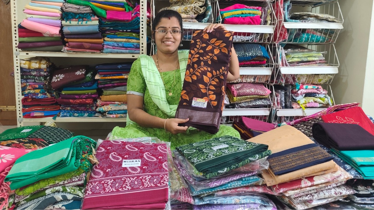 இந்த மாதிரி சாரீஸ் பார்த்திருக்கவே மாட்டீங்க ! Sarees in Tamil