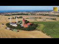 Getreideernte am ostsee leuchtturm buk khlungsborn  landwirtschaft  claas john deere new holland