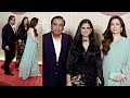 Mukesh Ambani With Wife Nita Ambani And Daughter Isha Ambani At Jio World Plaza Launch