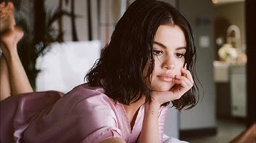 Selena Gomez - Leave Me Alone