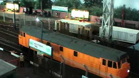 howes sound chipped class 31 moving round warmington depot