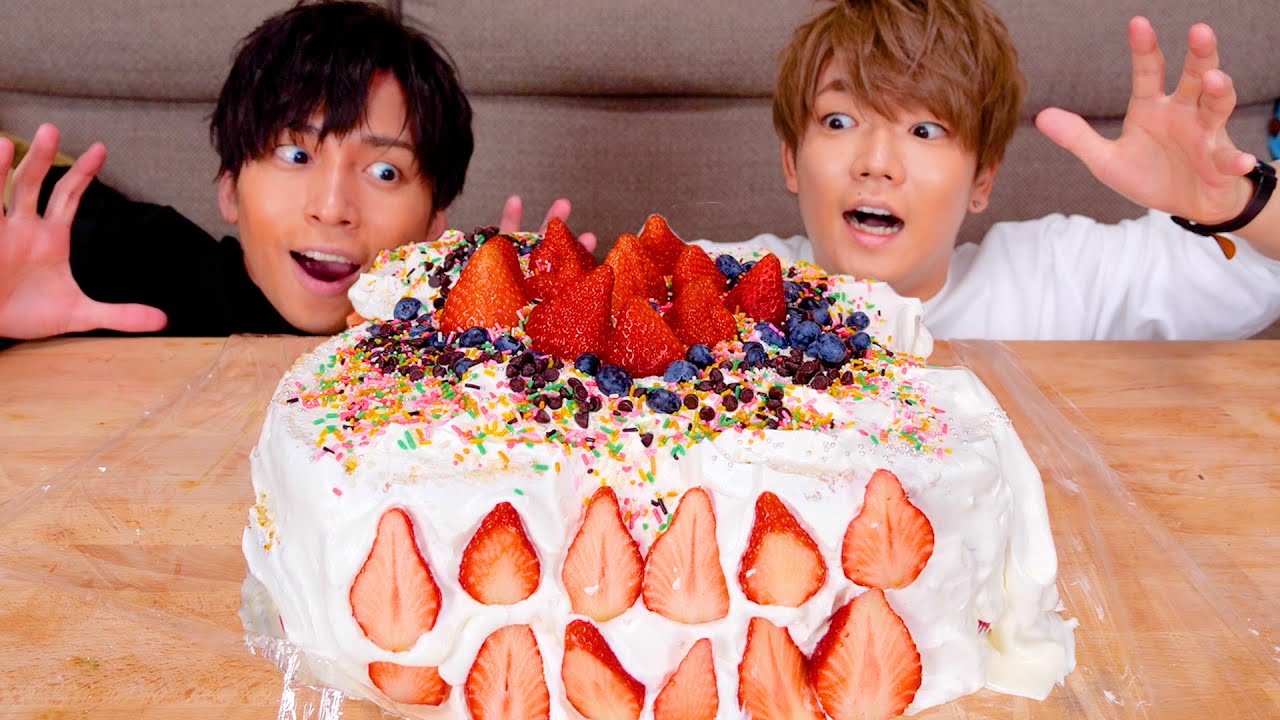 We made a huge cake for 20 people and ate it all!!! - YouTube