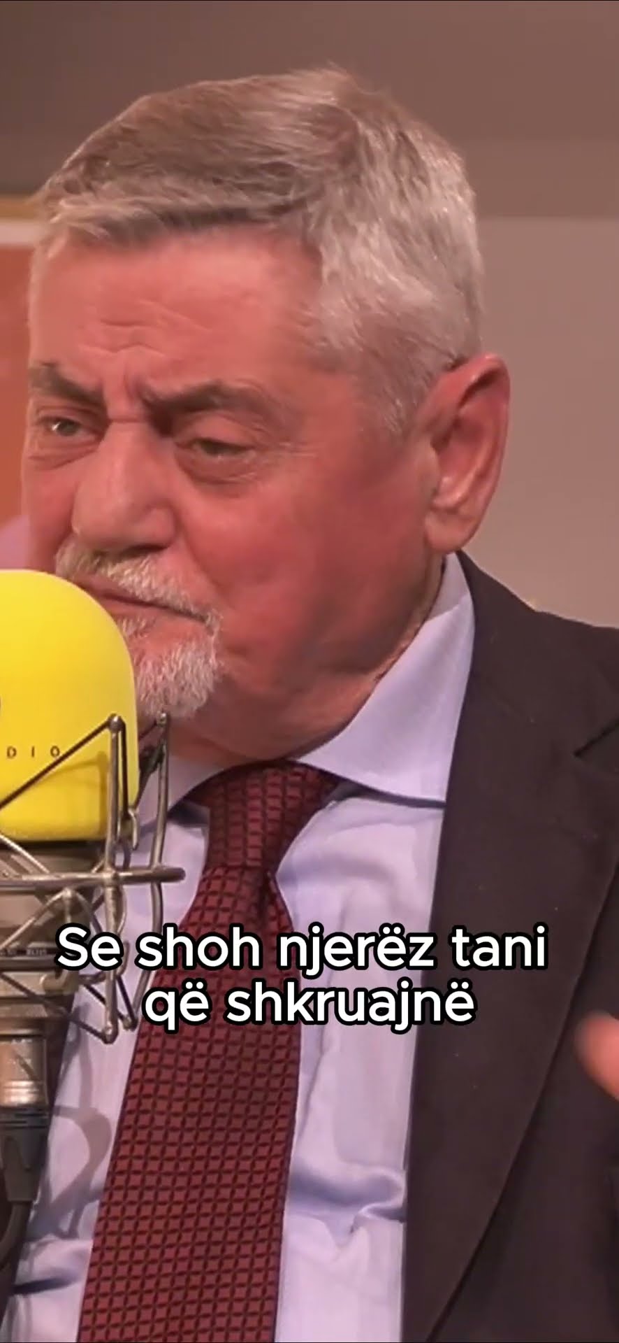 “Askush nuk ka aq para sa të blej të  kaluarën e vet”/ Nervozohet Dash Shehi në FLET me Ilnisën