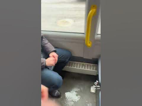 gubbe runkar i bussen, - YouTube