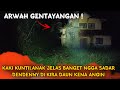 Jelas banget  kuntilanak gelantungan di atas pohon pantesan bau amis