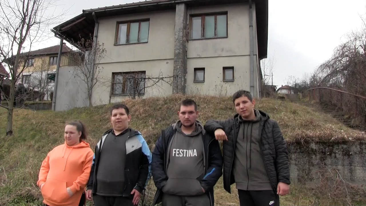 Kuća za slepu nanu i četvoro unučadi