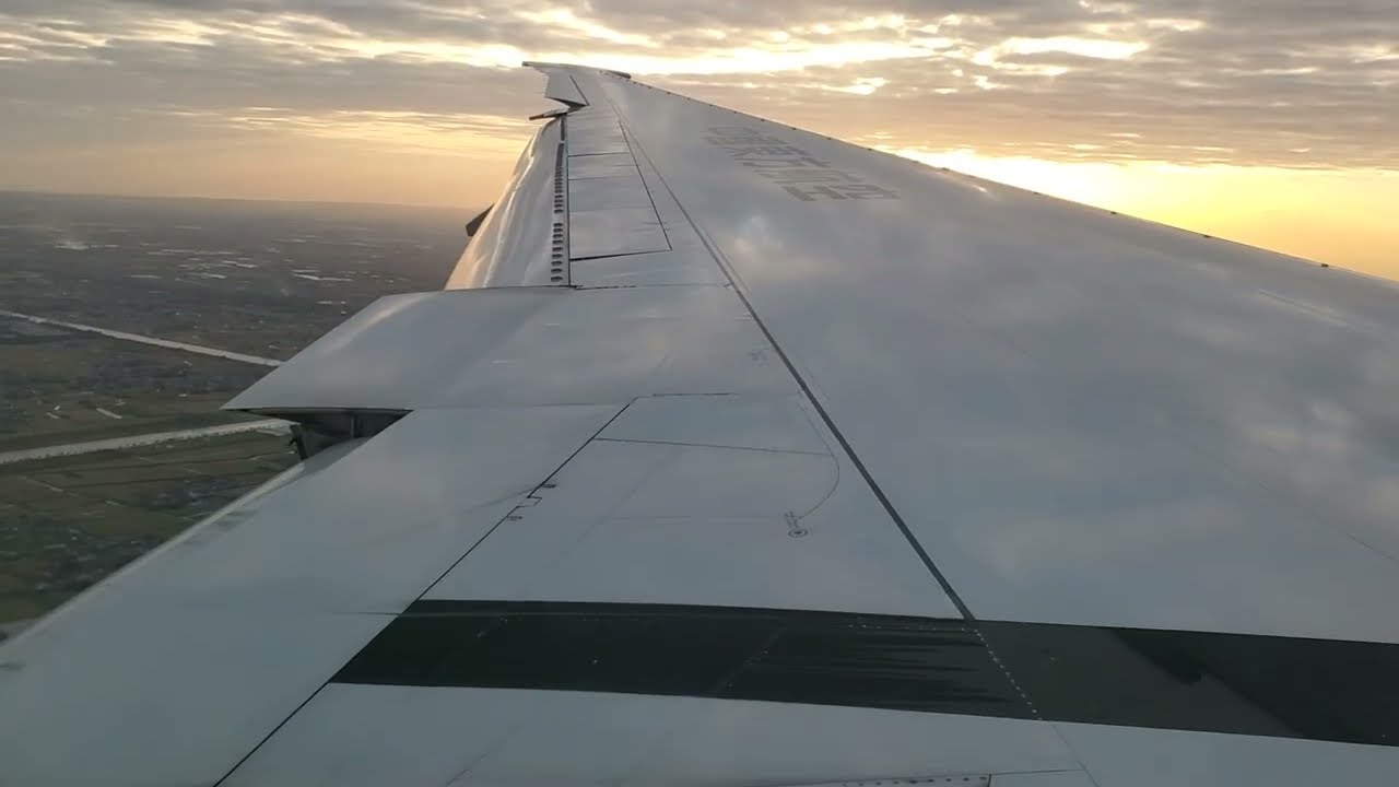 Plane Landing in Shanghai International Airport - China Eastern Airlines
