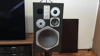 Marantz speakers HD770