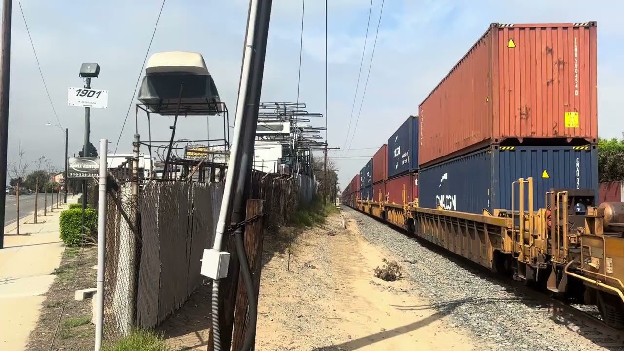 BNSF 6721 leads an intermodal train towards Watson Yard at Sepulveda Blvd 