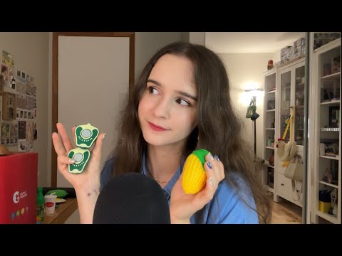 [ASMR] Susurros en español y haciendo tapping en comida de plástico 🍓🥝🌽