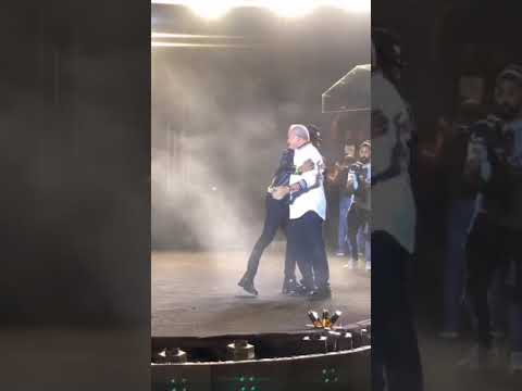 نجيب ساويرس مع محمد رمضان في حفل غنائي