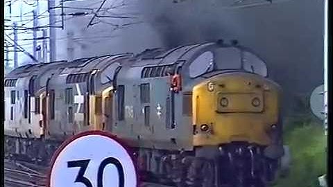 Class 37 thrash - Mossend 15/6/90. Clag and triple-headed locomotives on a coal train near Glasgow.
