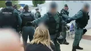 Increible !! : Mossos enfrentándose a la Guardia Civil y los catalanes le recriminan esa acción