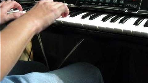 Polymoog Preset demos Part 1 (by Synthpro)