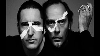 Trent Reznor and Peter Murphy - Warm Leatherette Resimi