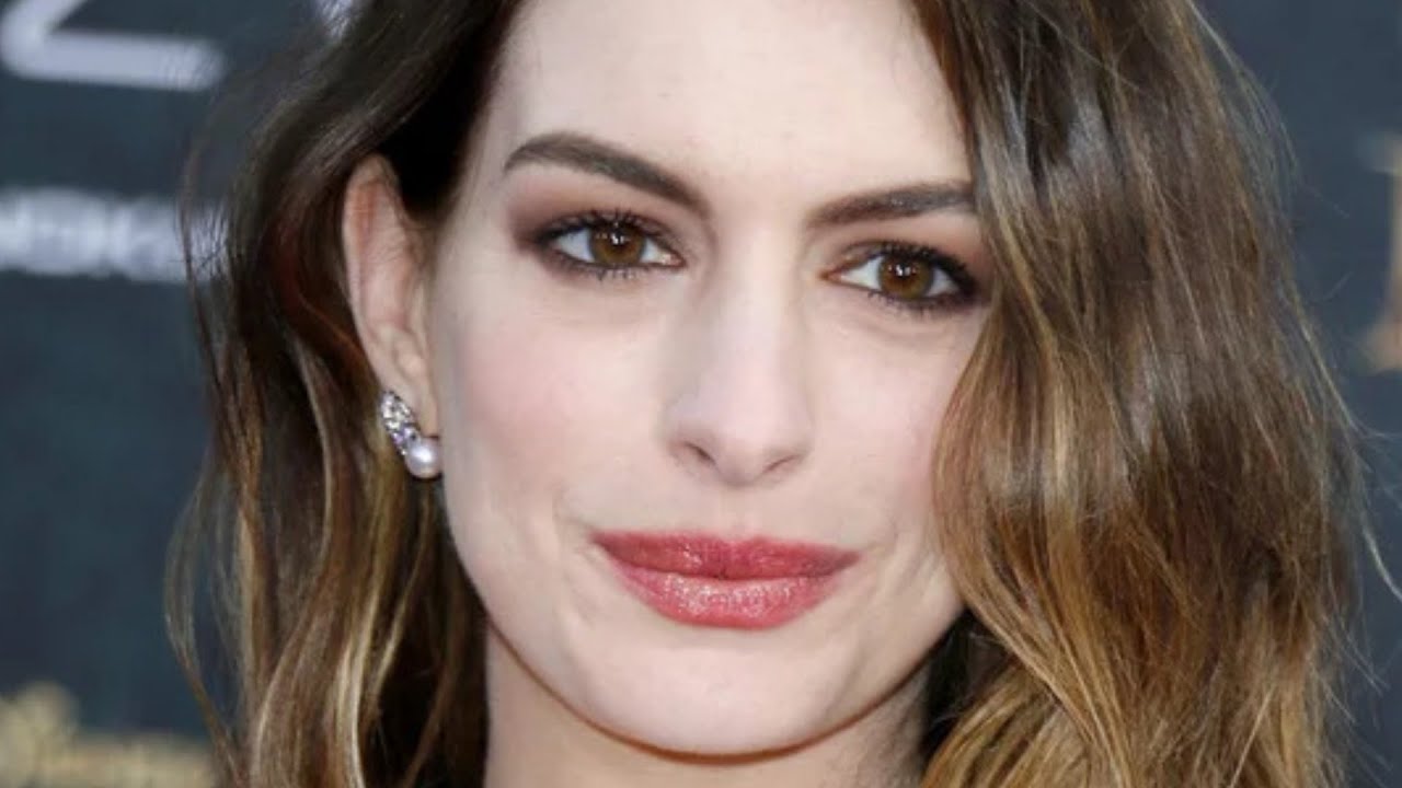 Tragic Details About Anne Hathaway