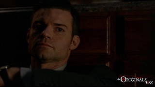 The Originals 3x11 Elijah comforts Hayley 