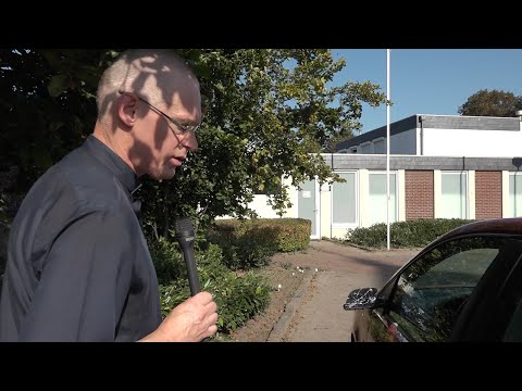 Asojeugd gooit met kerkbanken en bedreigt pastoor
