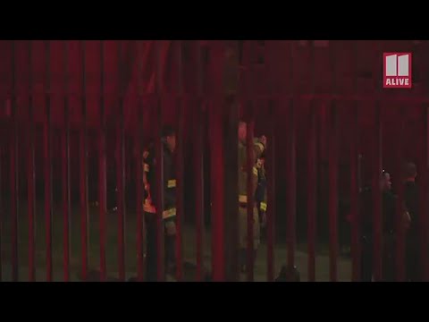 Atlanta crews put out apartment fire | Video - YouTube