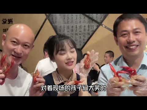 “挖呀挖”黄老师再引热议，被曝两天合作俩局长，素颜出镜引吐槽