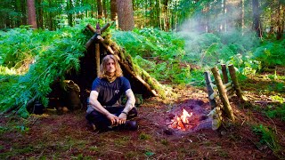 Building And Sleeping In A Bushcraft Shelter- Wood, Moss, Fern - Chilli Con Carne