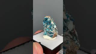 Video preview: Upright Veszelyite — Yunnan, China
