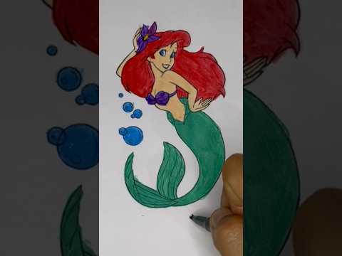 A Pequena Sereia princesa Ariel desenho animado da Disney colorindo desenho com tinta guache criança