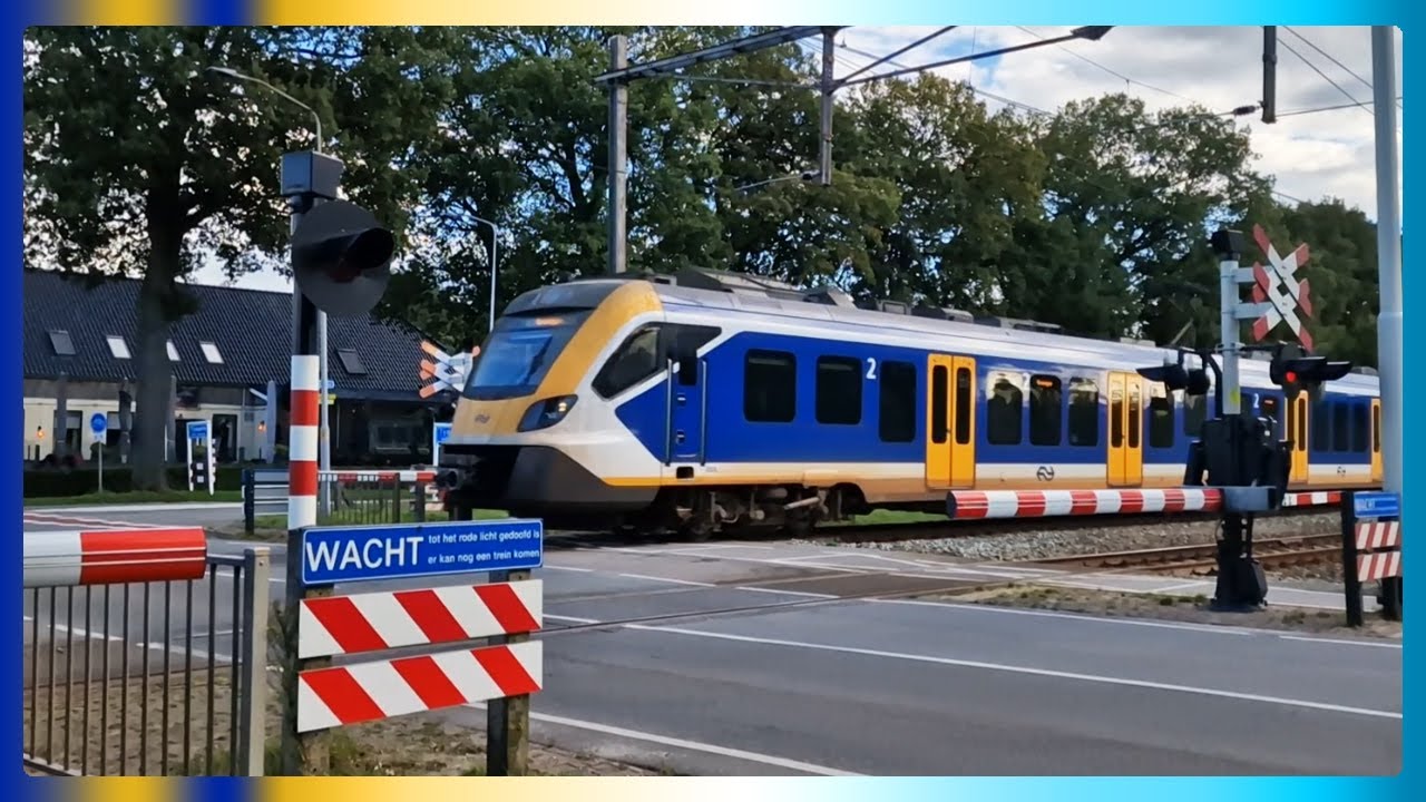 Spoorwegovergang Tynaarlo (Zuidlaarderweg) // Dutch Railroad Crossing