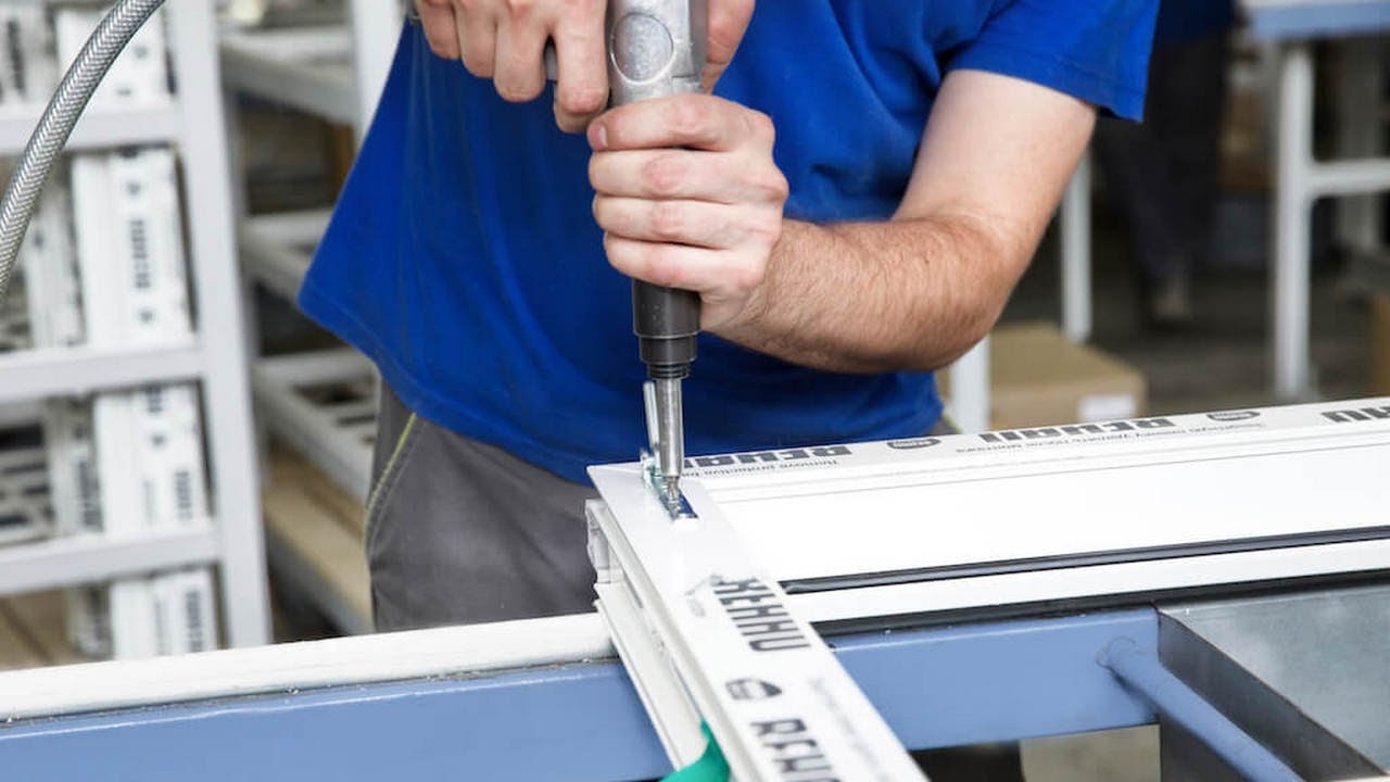 Окна РЕХАУ | Супер завод в России - YouTube