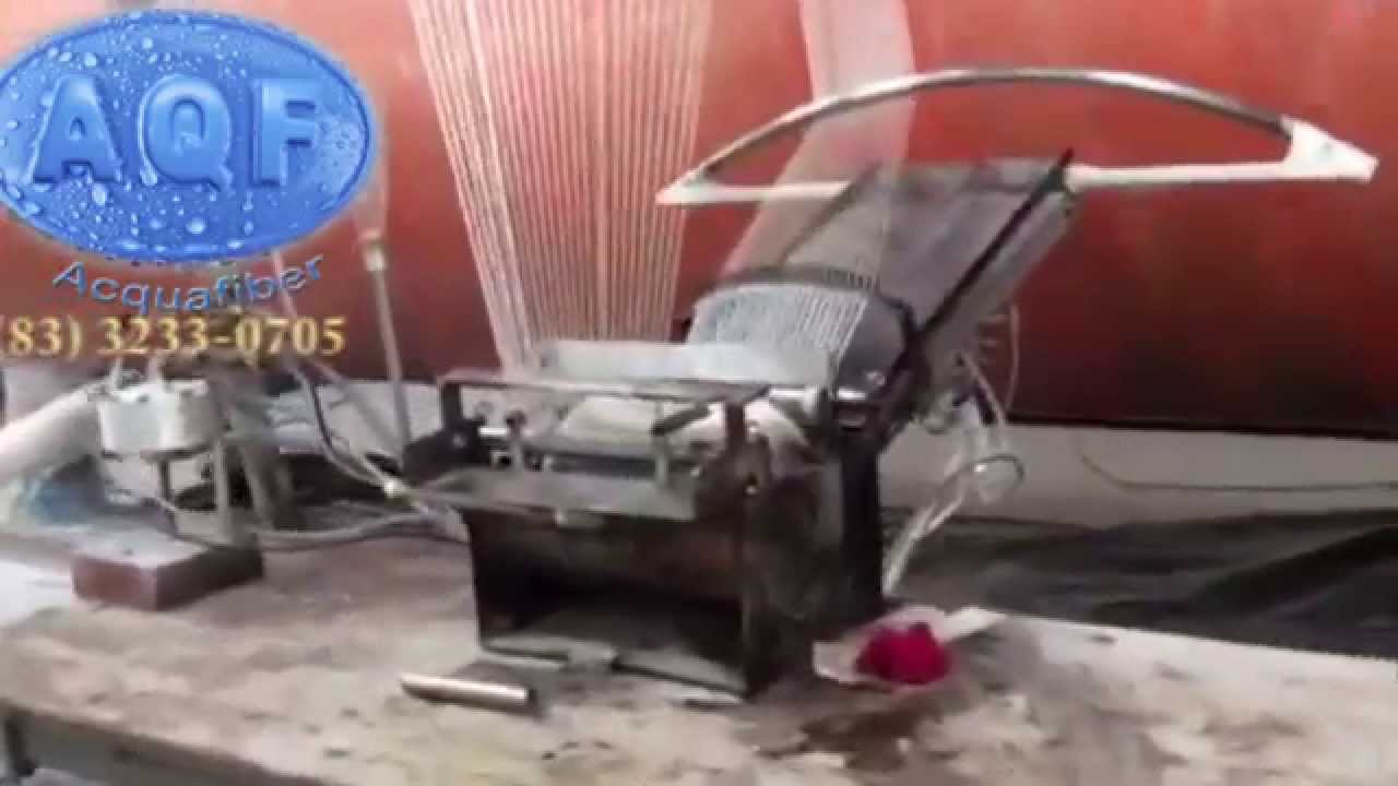 Maquina fabricando tubo em fibra de vidro