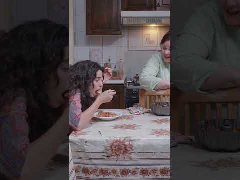 لمياء بتفهم في الذوق وعملت كيكة للجيران الجداد سابع جار Shorts