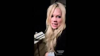 Avril Lavigne via instagram / posts she’s tagged in | November 2021