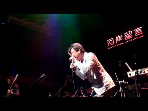 20110304 陳昇春酒演唱-發條兔子
