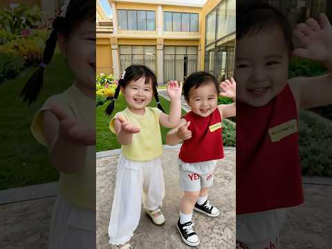 好带劲哇，姨姨们一起蹦起来#萌娃跳舞 #人类幼崽  #晒出越养越上头的人类幼崽 #今日份小可爱已上线 #晚晚小北鼻 #一起跳舞 #萌娃搞笑日常 thumbnail