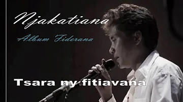 Njakatiana - Hira Fiderana - "Tsara ny fitiavana" (ft.Francia)