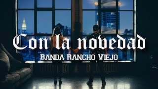 (LETRA) Con La Novedad - Banda Rancho Viejo (Video Lyrics)(2021)