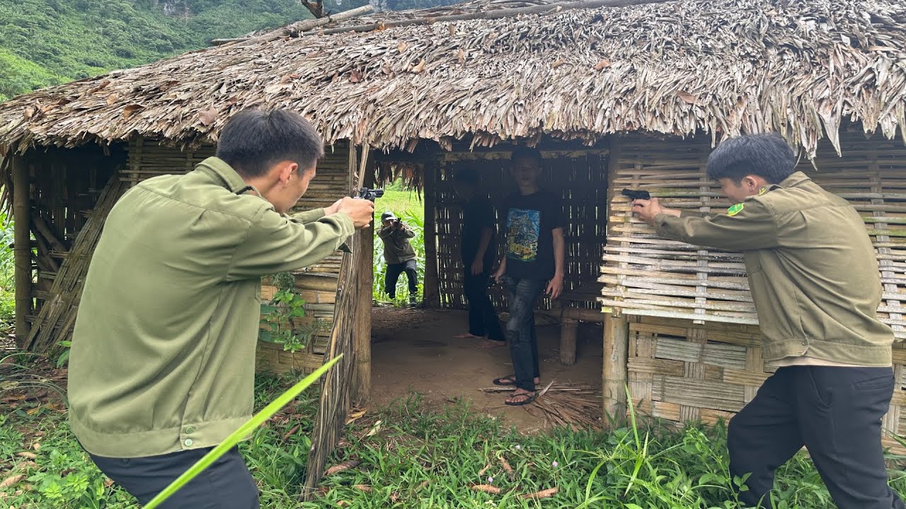 Police are searching everywhere for traces of the criminal gang on the run.