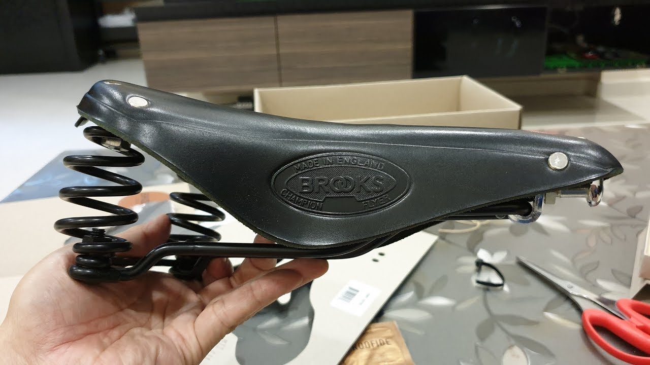 brooks b17 flyer