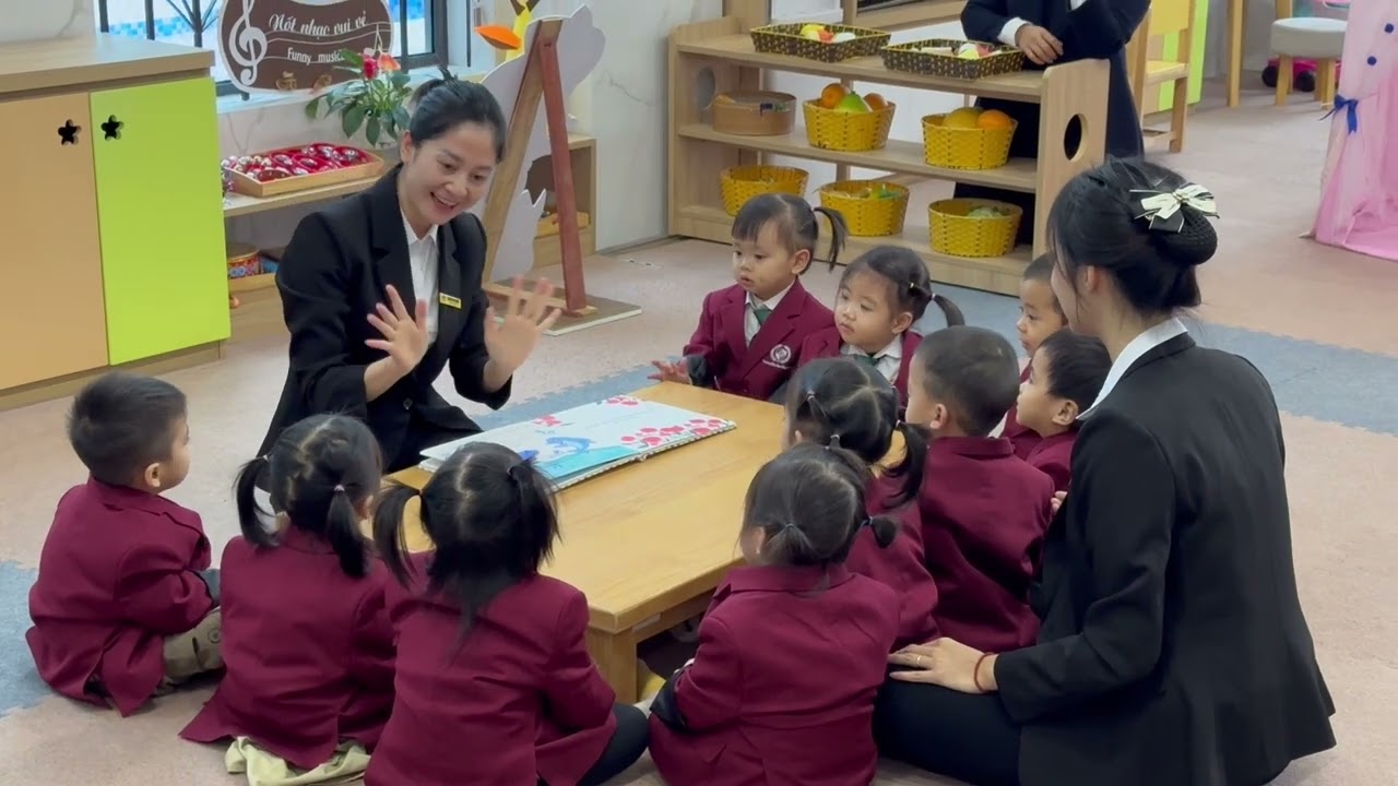 Nhận biết màu xanh, màu đỏ - Nhà trẻ