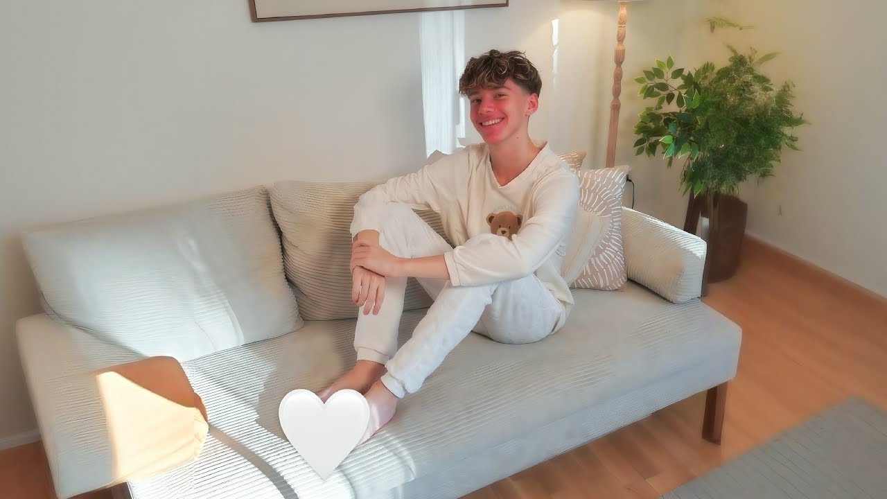 Pretty Gorgeous 18 Y/O Male Model MILO - YouTube
