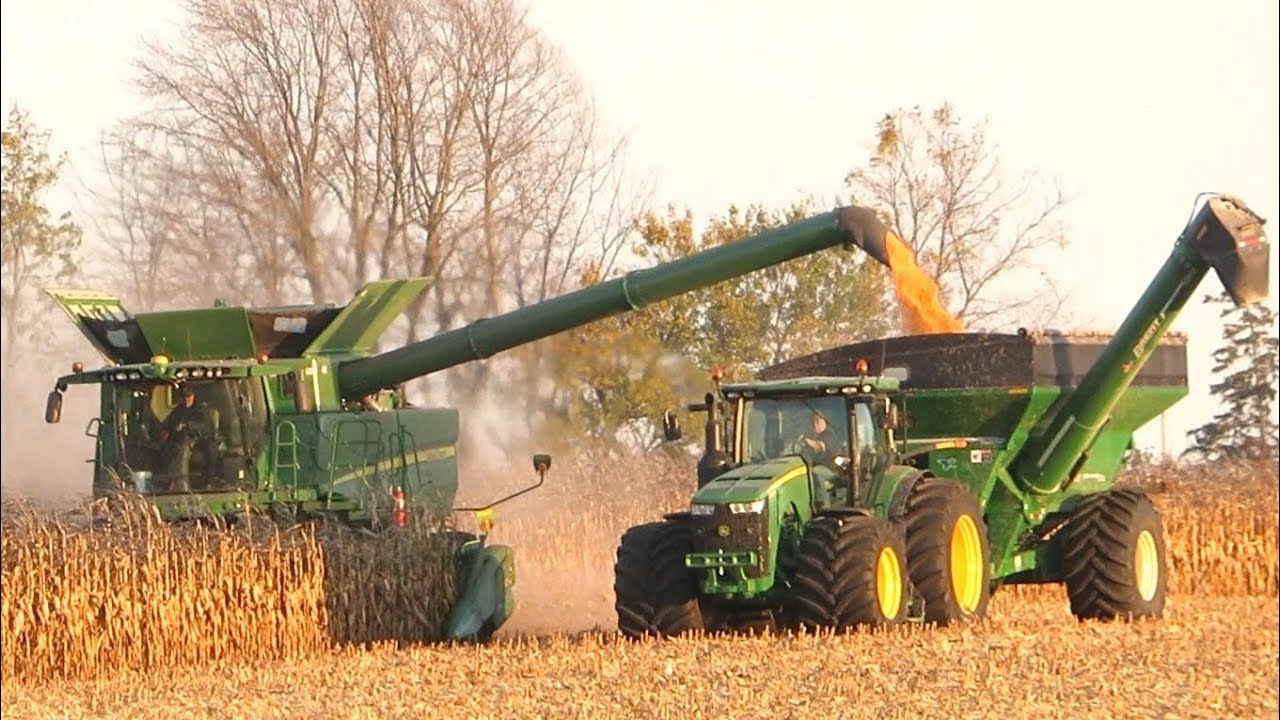 Corn Harvest 2020 John Deere S790 Combine Harvesting Corn Ontario