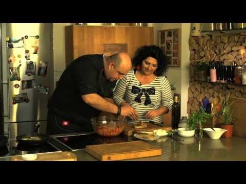 Videó: Meleg Saláta Főzése Padlizsánnal és Hússal