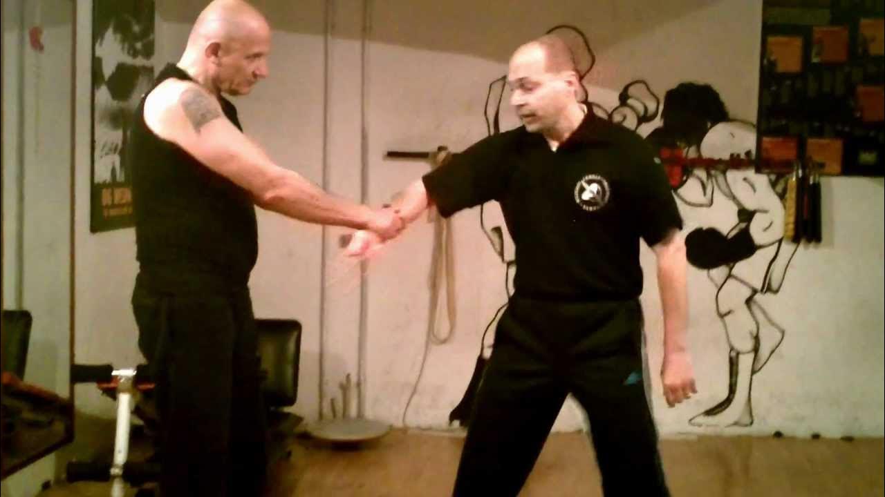 KRAV MAGA how to escape from a wrist lock CLOSE COMBAT BRITISH SAS