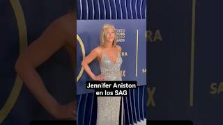 Jennifer Aniston con un sofisticado vestido metálico en los Premios SAG Awards #jenniferaniston