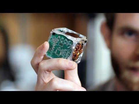 Video Small cubes that self-assemble