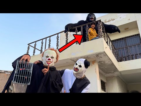 Pennywise & Evil Clown Kidnapped Gorilla Baby!